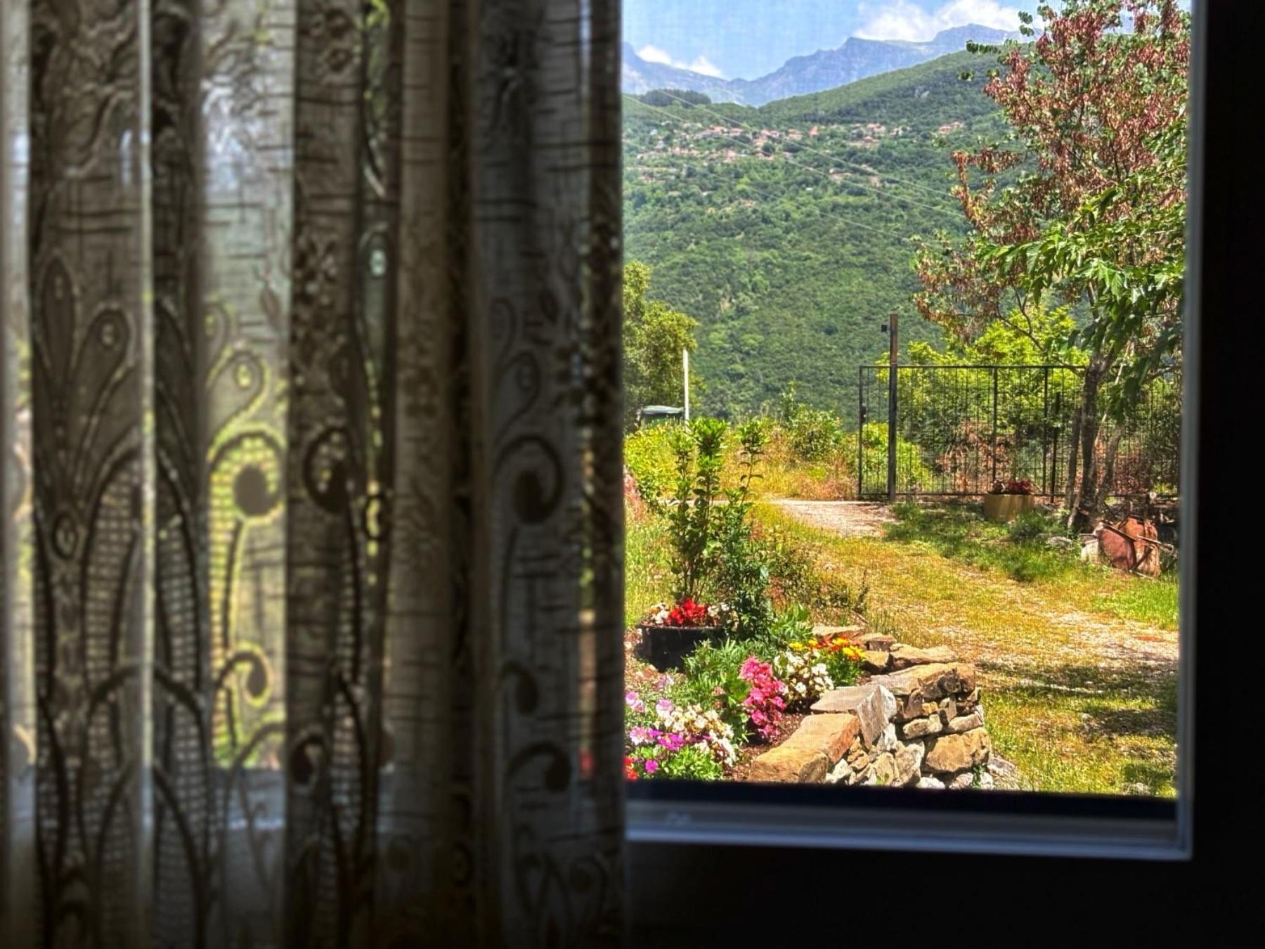 Georgaras Accommodation Platanoussa Exterior photo