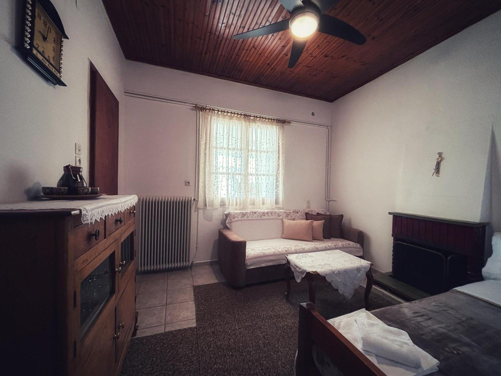 Georgaras Accommodation Platanoussa Exterior photo