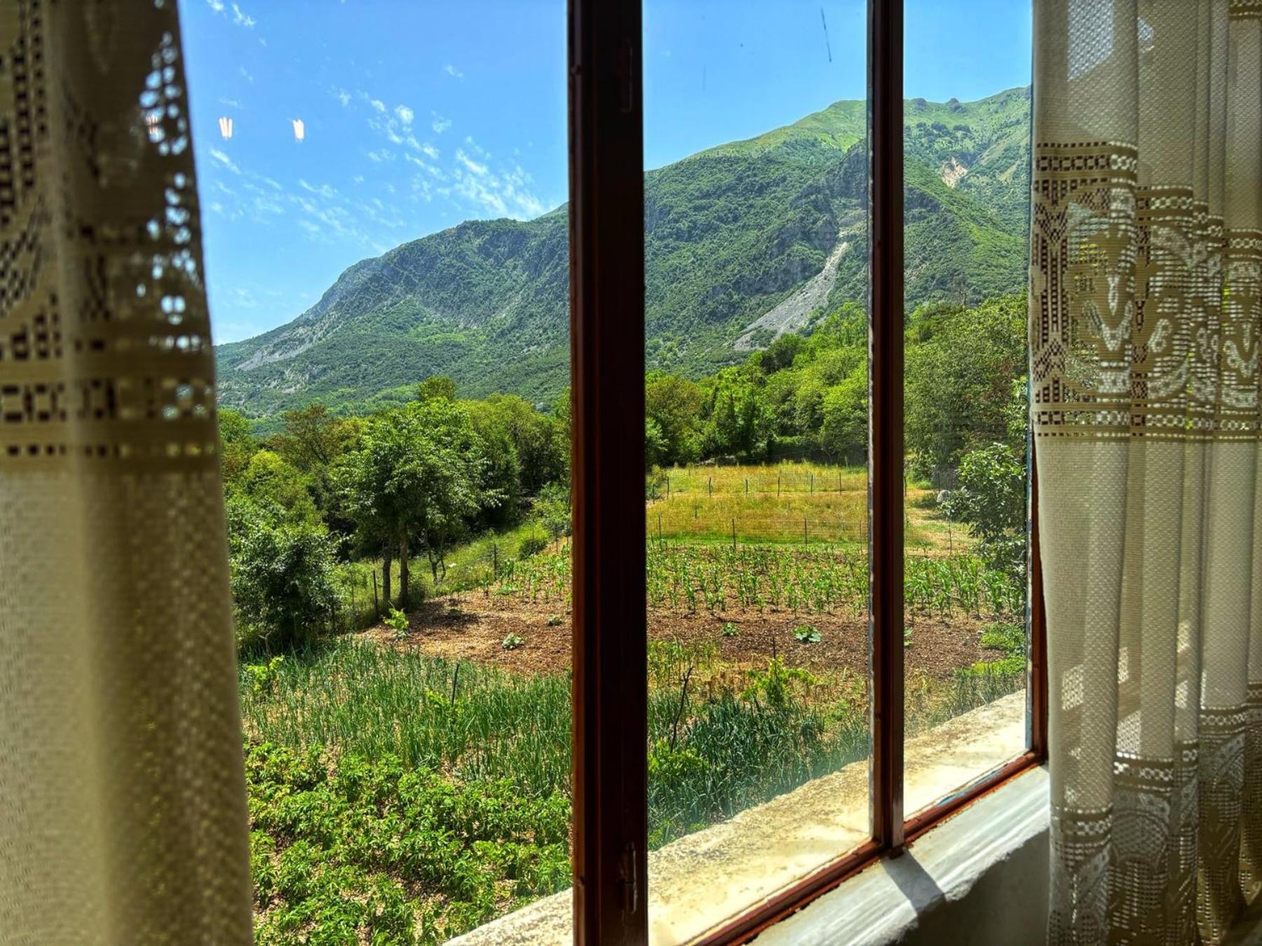 Georgaras Accommodation Platanoussa Exterior photo